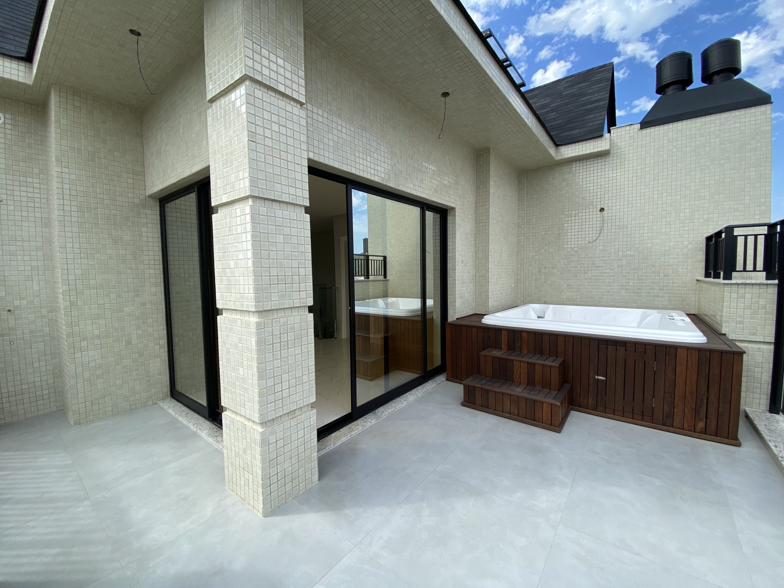 Apartamento a venda em Bombinhas 1 scaled - Rocccoimob Imobiliária em Bombinhas