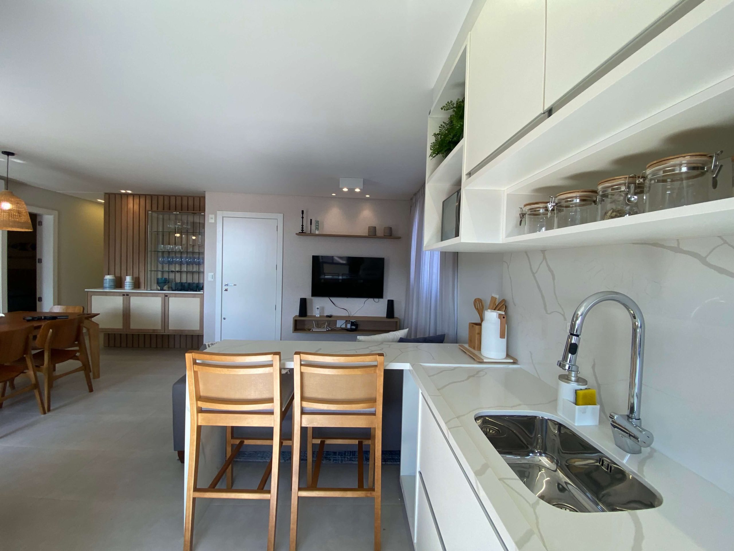 Apartamento mobiliado em mariscal scaled - Rocccoimob Imobiliária em Bombinhas