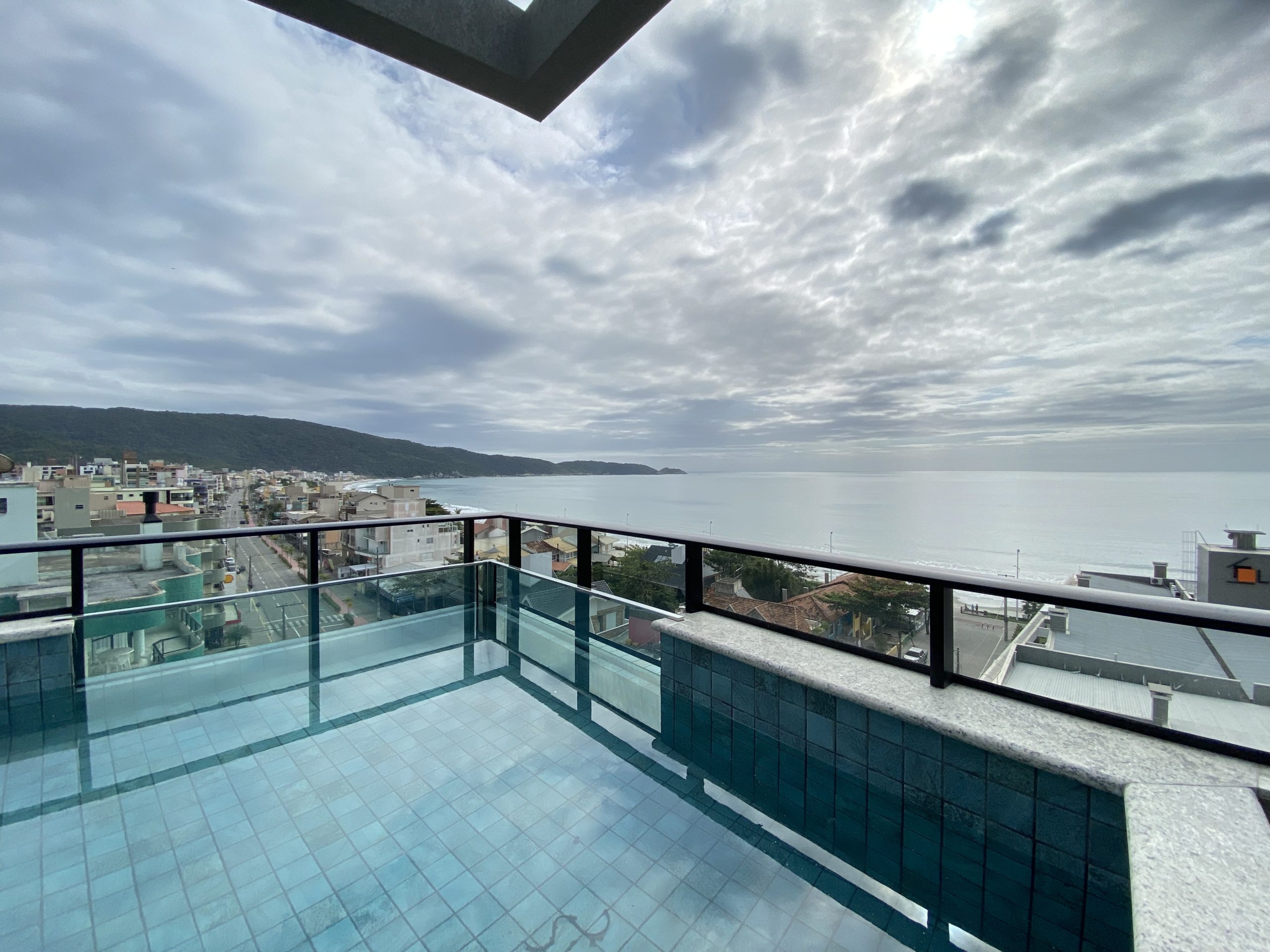 Cobertura na praia de bombas scaled - Rocccoimob Imobiliária em Bombinhas