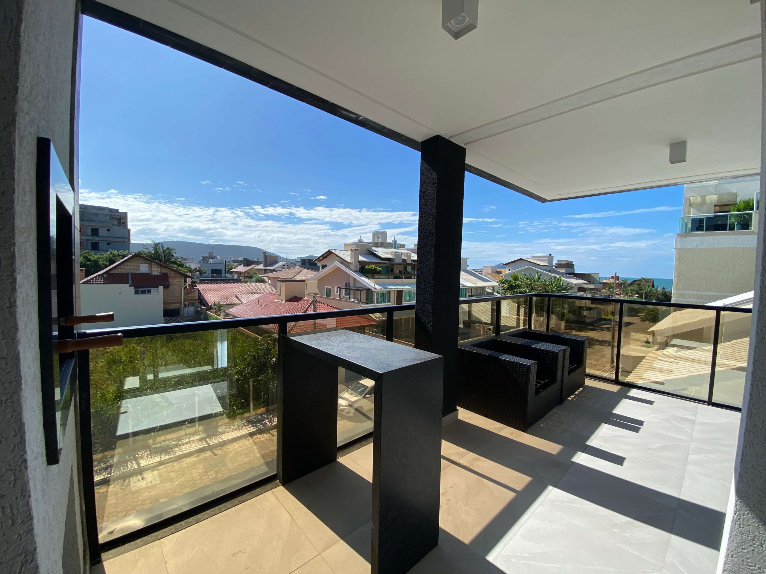 invertir en inmuebles en bombinhas scaled - Rocccoimob Imobiliária em Bombinhas