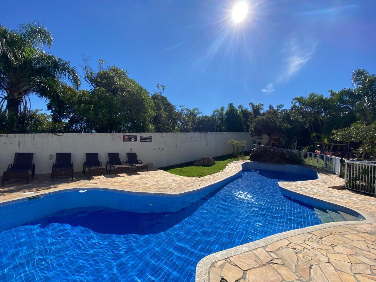 Apartamento a venda na praia de 4 ilhas - Rocccoimob Imobiliária em Bombinhas