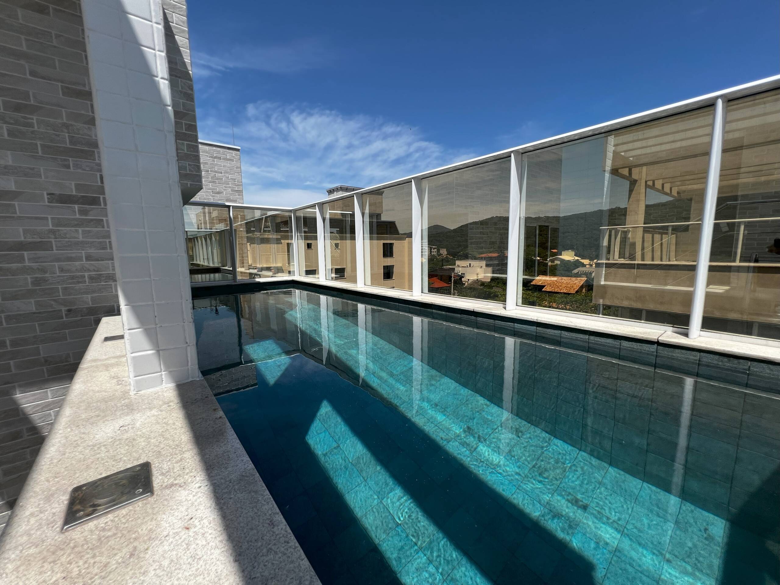 Cobertura com piscina privativa a venda em Mariscal scaled - Rocccoimob Imobiliária em Bombinhas