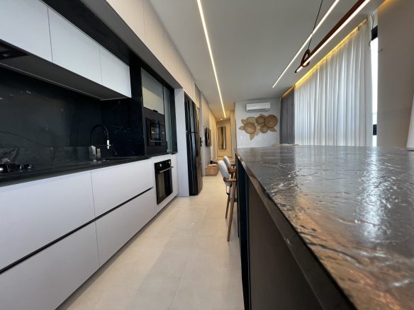 Apartamento frente mar em Mariscal scaled - Rocccoimob Imobiliária em Bombinhas