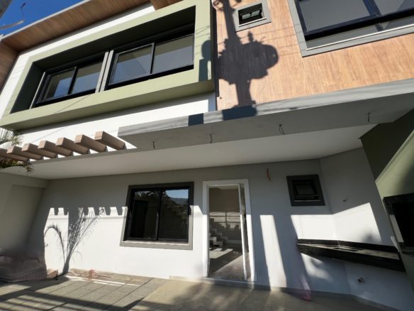 Casa a venda na Praia do Mariscal 1 scaled - Rocccoimob Imobiliária em Bombinhas