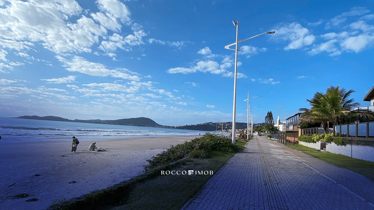 Qual e a diferenca entre Bombas e Bombinhas - Rocccoimob Imobiliária em Bombinhas