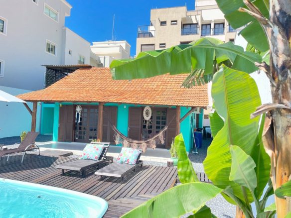 Casa para aluguel de temporada em Bombinhas - Rocccoimob Imobiliária em Bombinhas