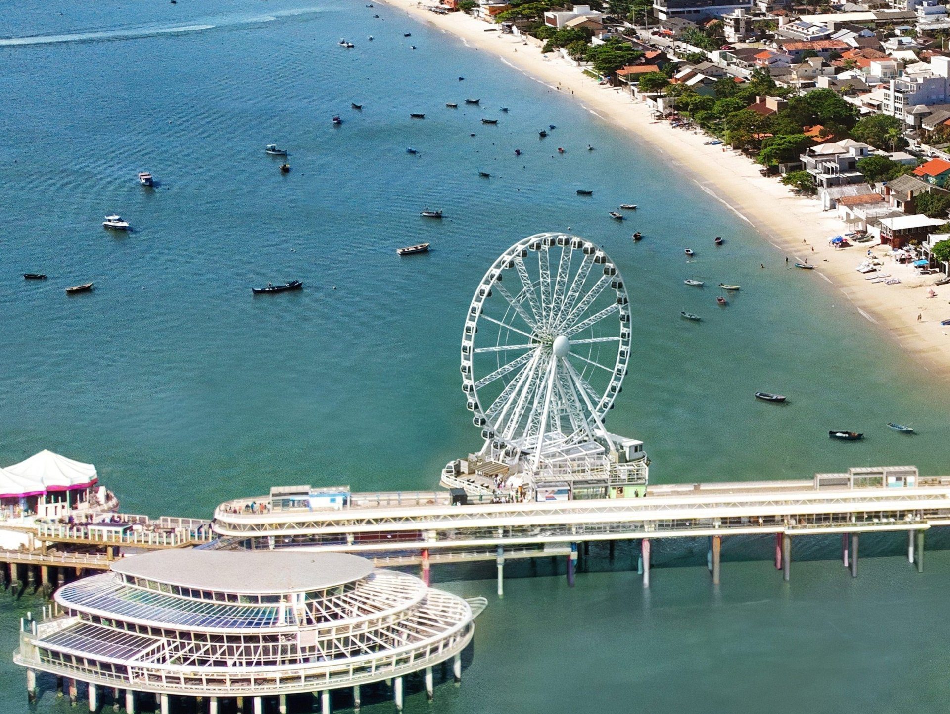 Pier e roda gigante no canto grande edited 1 scaled - Rocccoimob Imobiliária em Bombinhas