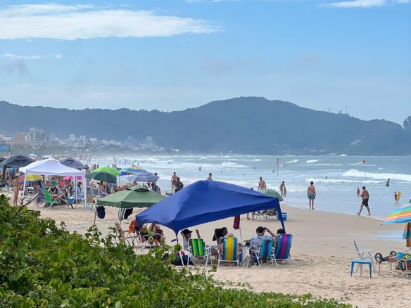 Comprar apartamento em Mariscal - Rocccoimob Imobiliária em Bombinhas