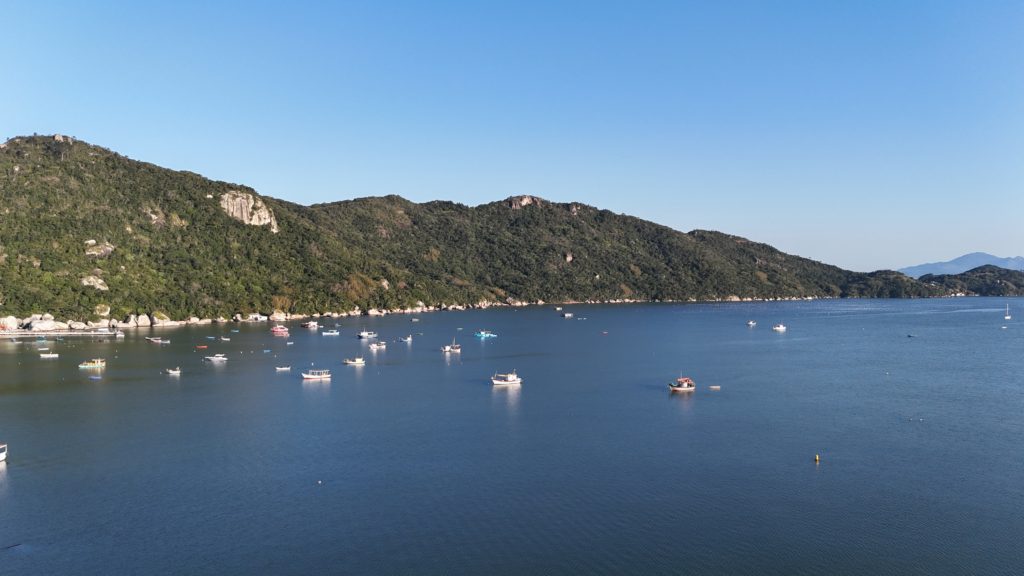 Boats in Canto Grande Bombinhas 4 1024x576 - Roccoimob Real estate in Bombinhas Boats in Canto Grande Bombinhas 4 1024x576 - Rocccoimob Real estate in Bombinhas