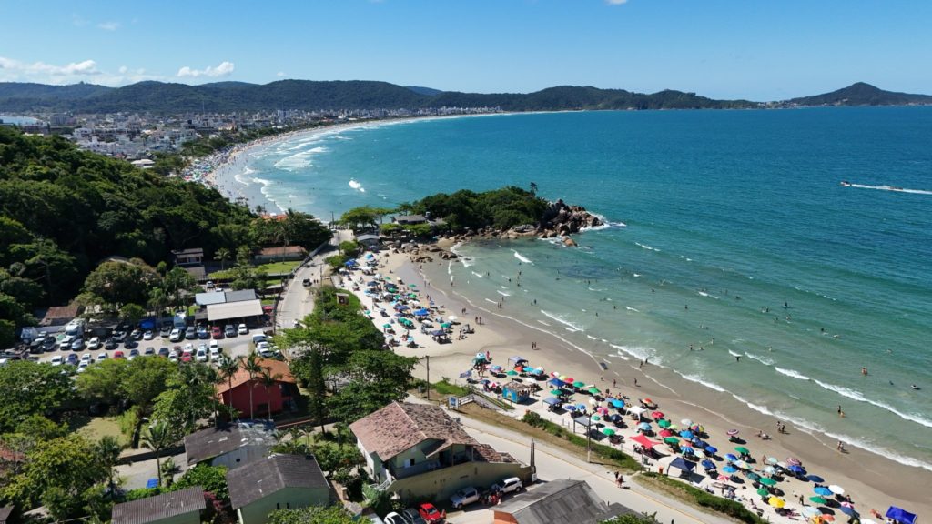 Praia de Canto Grande 1024x576 - Rocccoimob Inmobiliaria en Bombinhas