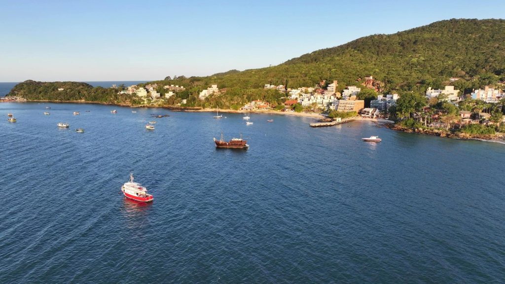 Praia da Lagoinha, Bombinhas - Roccoimob Inmobiliaria en Bombinhas Praia da Lagoinha, Bombinhas - Rocccoimob Inmobiliaria en Bombinhas