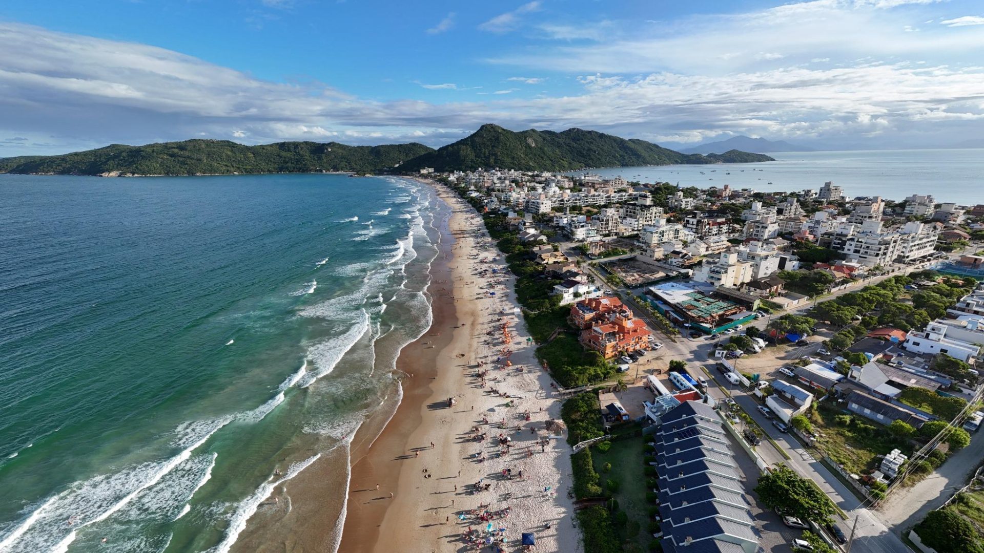 Vista de Bombinhas SC scaled - Rocccoimob Imobiliária em Bombinhas