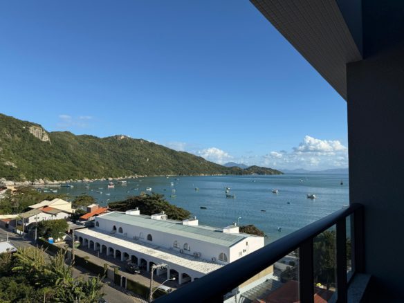 Apto com vista mar em Canto Grande scaled - Rocccoimob Imobiliária em Bombinhas