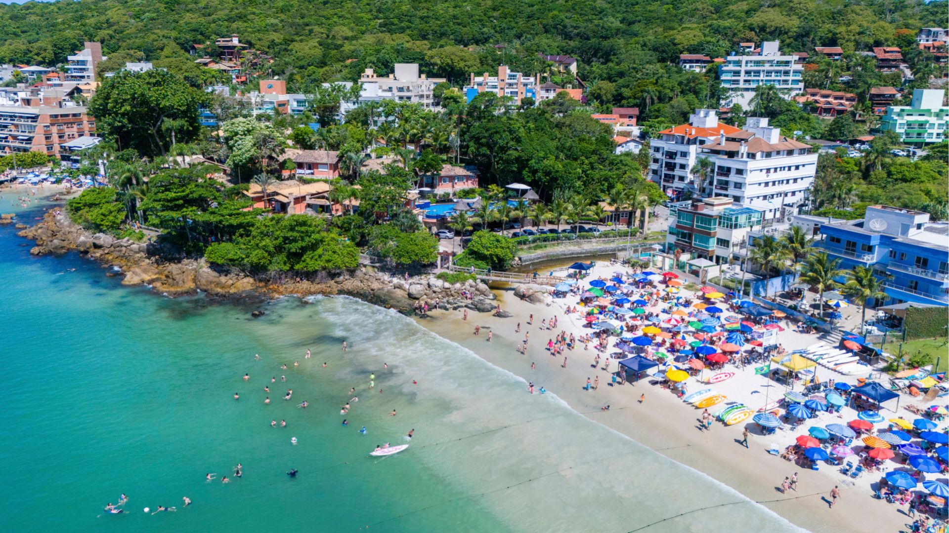 Aerial view of the urban waterfront and real estate valuation in Bombinhas, SC - Rocccoimob Real Estate in Bombinhas
