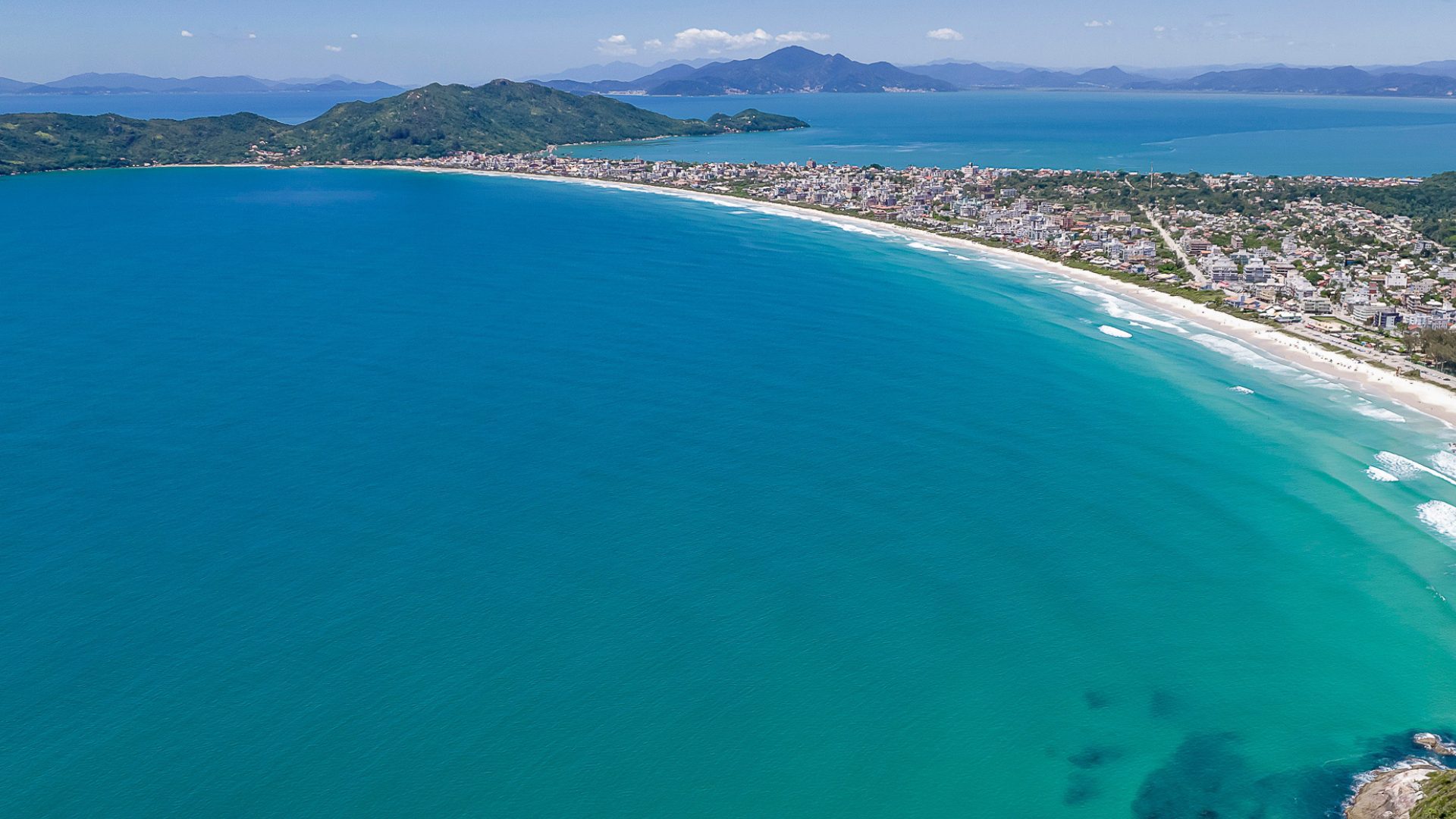 Qual é a temperatura da água em Bombinhas - Rocccoimob Imobiliária em Bombinhas