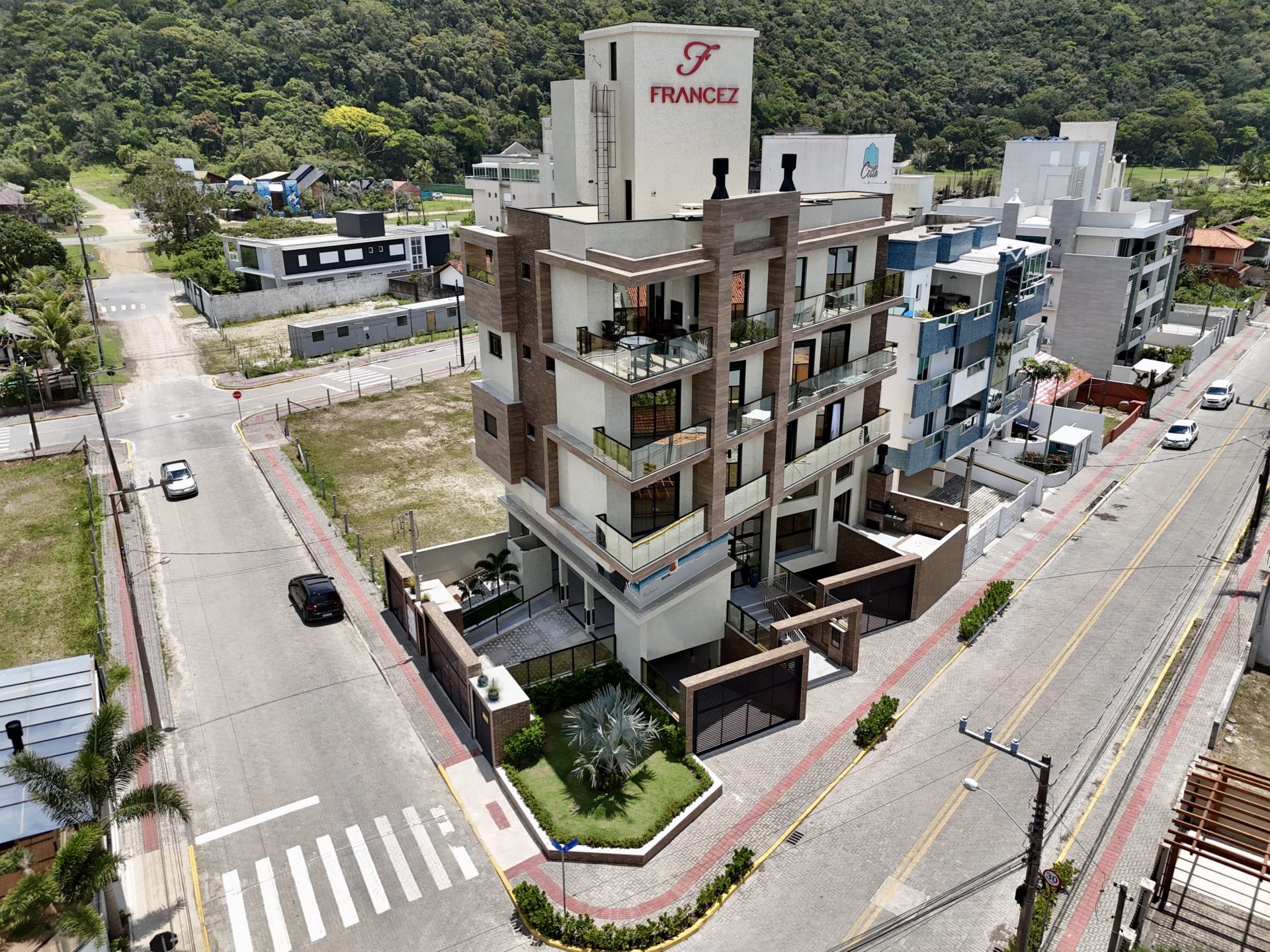 Apartamento mobiliado em Mariscal, Bombinhas!dji fly 20251115 115038 0399 1763219391718 photo - Rocccoimob Imobiliária em Bombinhas