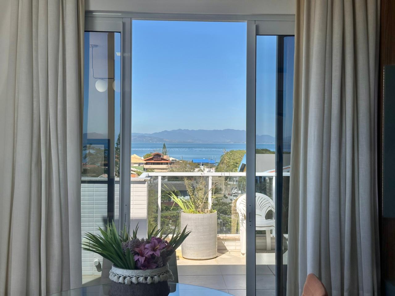 COBERTURA COM VISTA PARA O MAR NA PRAIA DE CANTO GRANDE (11) - Rocccoimob Imobiliária em Bombinhas