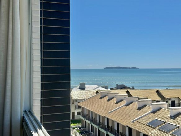 COBERTURA COM VISTA PARA O MAR NA PRAIA DE CANTO GRANDE (6) - Rocccoimob Imobiliária em Bombinhas