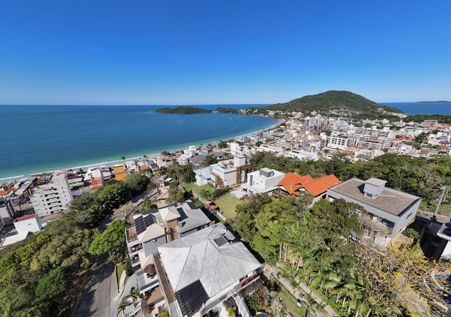 Casa à venda em Bombinhasdji fly 20251110 154324 0364 1762867867584 pano - Rocccoimob Imobiliária em Bombinhas