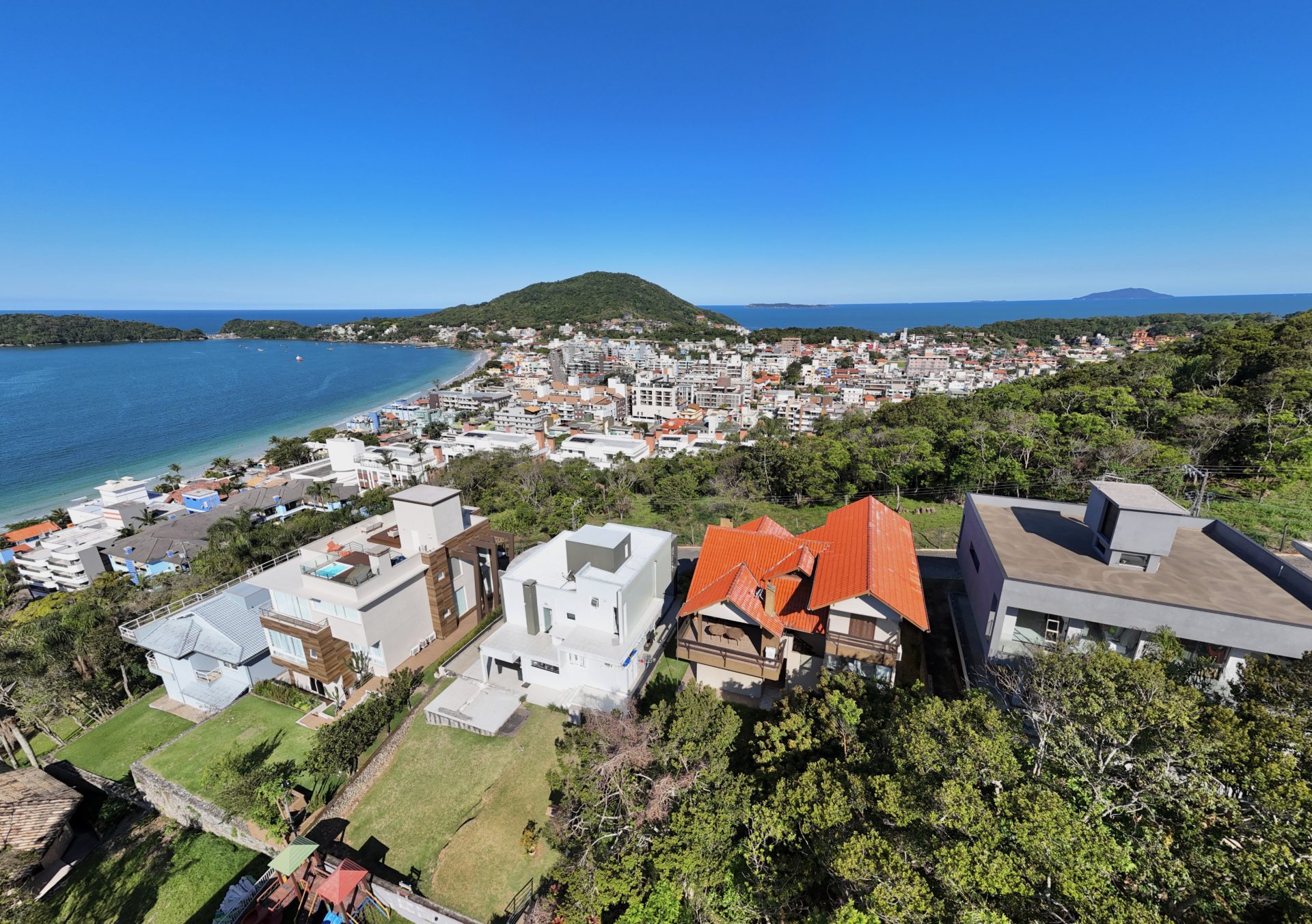 Casa à venda em Bombinhasdji fly 20251110 154416 0365 1762867866469 pano - Rocccoimob Imobiliária em Bombinhas