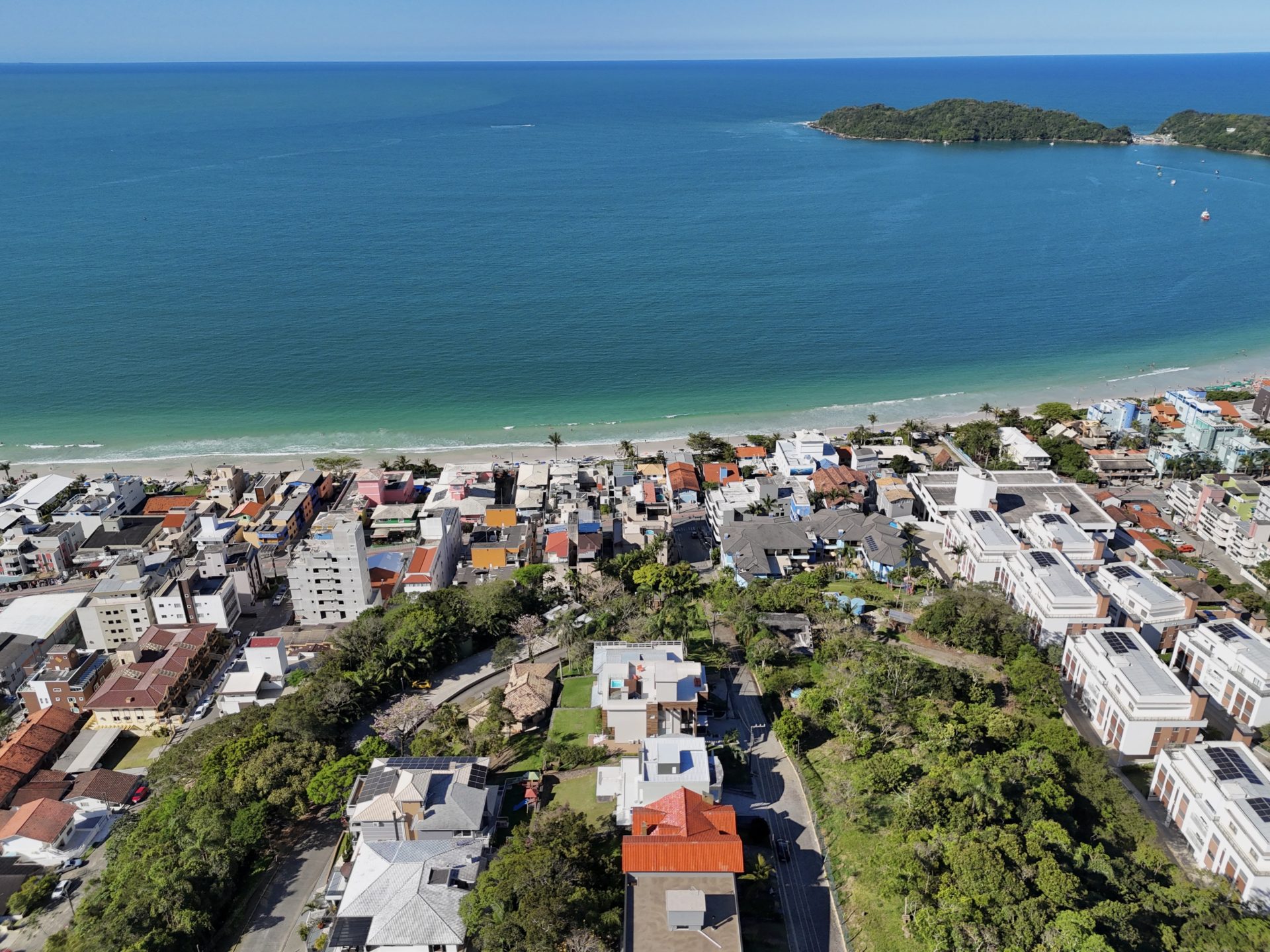Casa à venda em Bombinhasdji fly 20251110 154610 0369 1762867863841 photo - Rocccoimob Imobiliária em Bombinhas