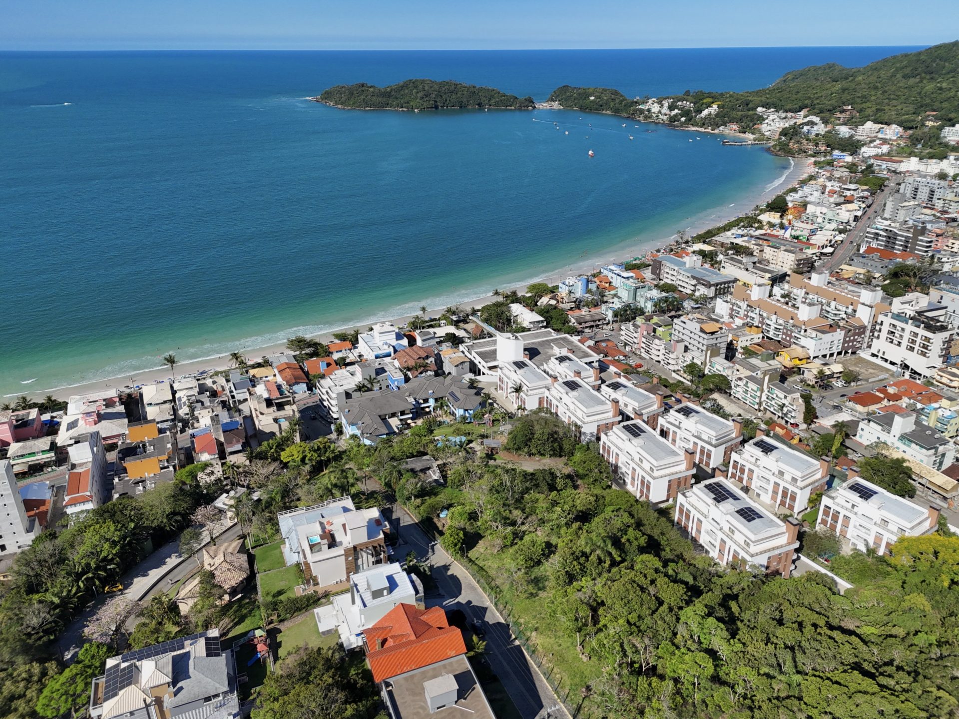 Casa à venda em Bombinhasdji fly 20251110 154620 0370 1762867863482 photo - Rocccoimob Imobiliária em Bombinhas