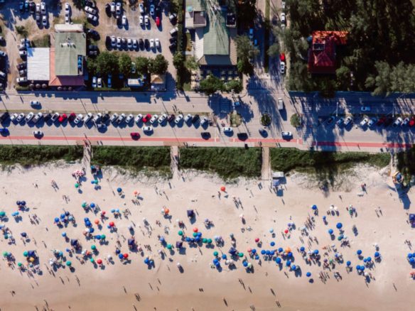 What is forbidden on the beaches of Santa Catarina and why Bombinhas stands out in preservation - Rocccoimob Real Estate in Bombinhas