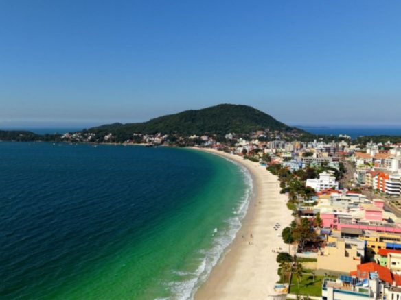 Como escolher o melhor bairro de Bombinhas para comprar um apartamento - Rocccoimob Imobiliária em Bombinhas