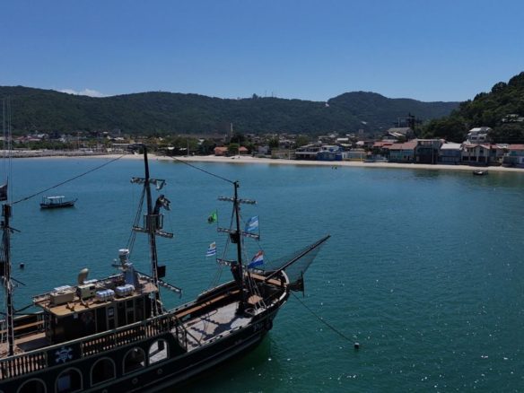 Bombinhas, cidade onde acontece a Rota da Tainha - Rocccoimob Imobiliária em Bombinhas