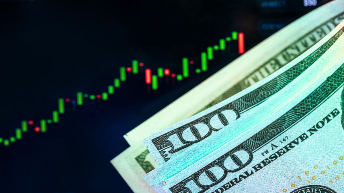 Nota de 100 dólares ilustrando a desvalorização do dólar frente ao real e o cenário econômico - Rocccoimob Imobiliária em Bombinhas