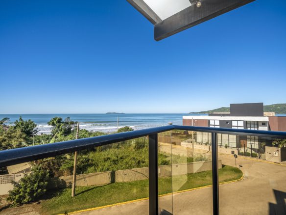 Apartamento mobiliado frente avenida em MariscalCanto grande DSC8330 1 scaled - Rocccoimob Imobiliária em Bombinhas