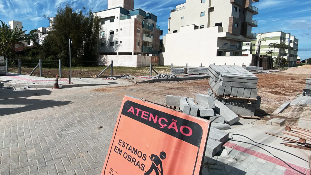 obra em canto grande - Roccoimob Imobiliária em Bombinhas obra em canto grande - Rocccoimob Imobiliária em Bombinhas