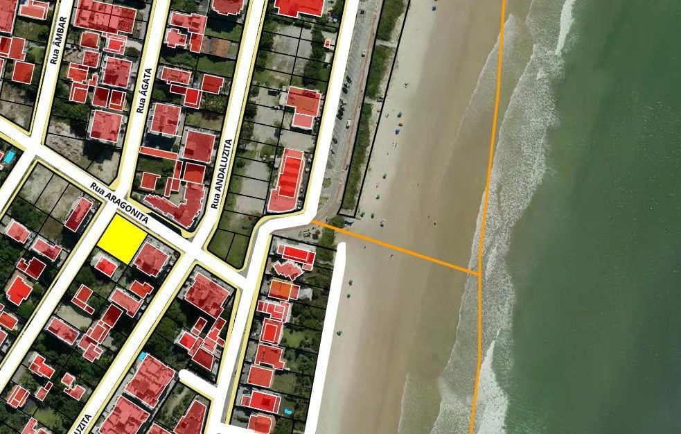 Terreno de Esquina à Venda na Praia de Mariscal – 625m² em Localização Nobre de Bombinhas