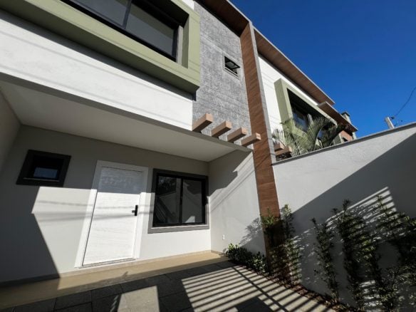 Sobrado a venda na Praia do Mariscal scaled - Rocccoimob Imobiliária em Bombinhas