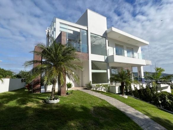 Casa de alta gama en venta en el Condominio Panorámico – Bombinhas SC