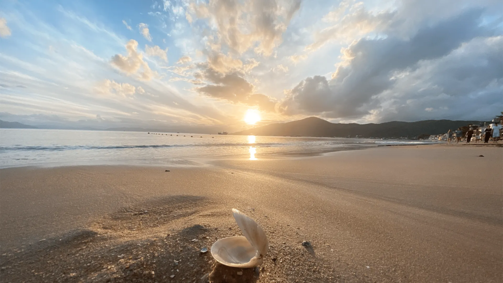 Canto Grande Beach (Mar de Dentro) - Roccoimob Real Estate in Bombinhas Canto Grande Beach (Mar de Dentro) - Rocccoimob Real estate in Bombinhas