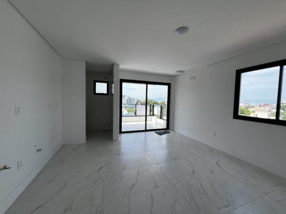 Ático Dúplex en Venta en Mariscal – 3 Suites a 230m del Mar en Bombinhas