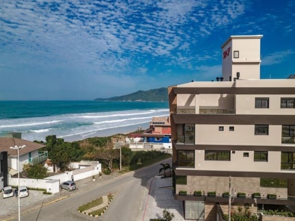 Ático de Alto Estándar con Vista Permanente al Mar en Venta en Mariscal – Bombinhas
