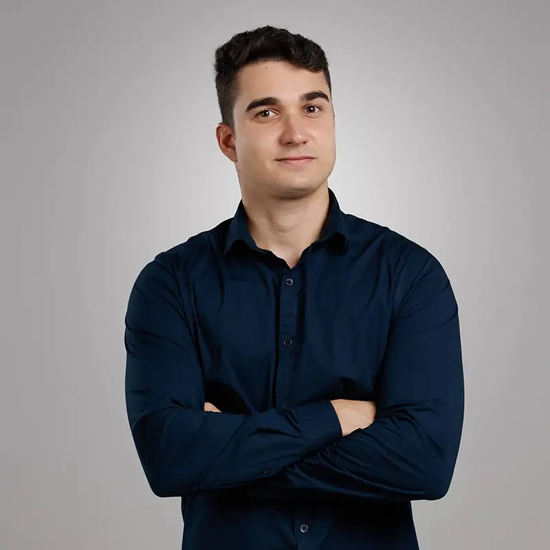 Foto do corretor Gedan Rocco, fundador da RoccoImob, especialista em imóveis de alto padrão em Mariscal, Bombinhas SC - Rocccoimob Imobiliária em Bombinhas