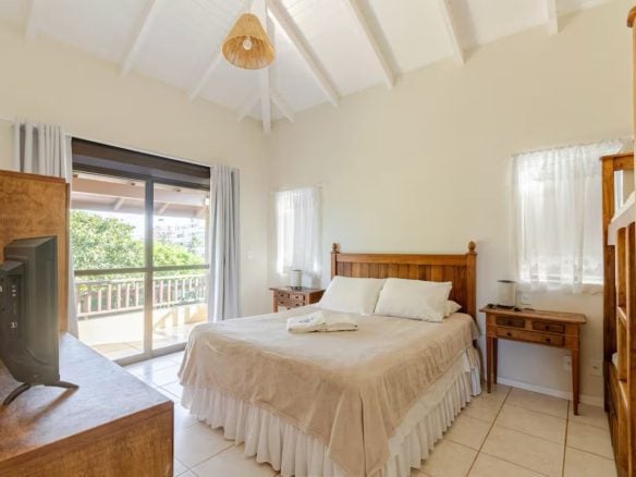 Seafront House for Sale in Mariscal – Quintal do Mar | Bombinhas, SC