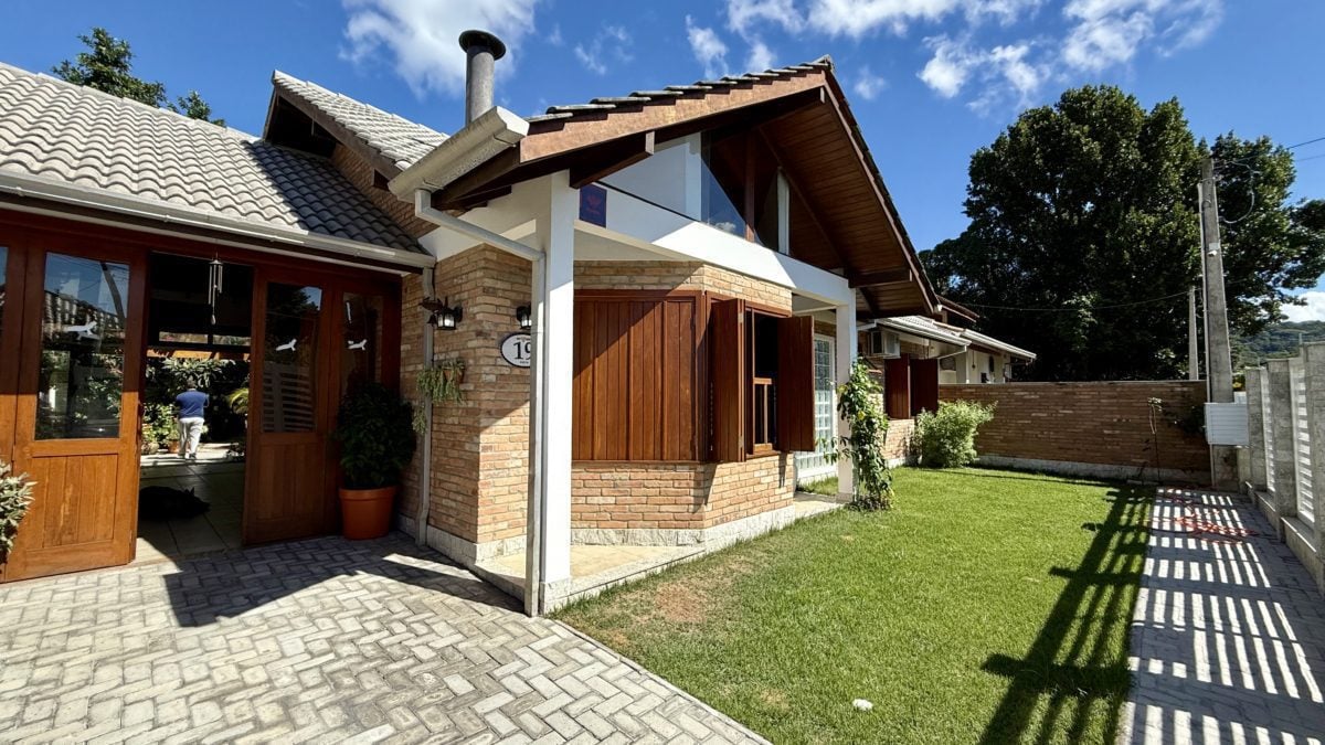 Casa a venda na Praia de MariscalIMG 6647 1 scaled - Rocccoimob Imobiliária em Bombinhas