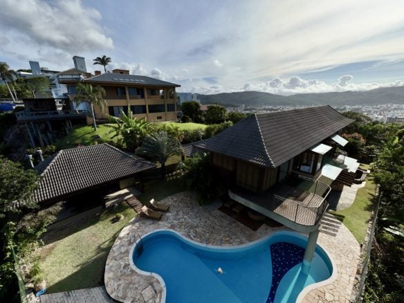 Casa à venda no condomínio panorâmico em Bombinhasdji fly 20260414 154244 0090 1776192879454 pano - Rocccoimob Imobiliária em Bombinhas