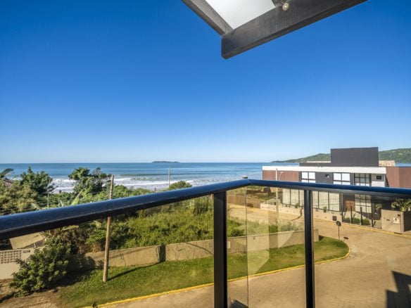 Apartamento mobiliado frente avenida em MariscalCanto grande DSC8330 1 scaled - Rocccoimob Imobiliária em Bombinhas