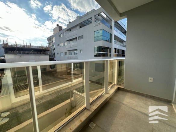 Apartamento à venda em Mariscal, Bombinhas a 180 metros da praia - Rocccoimob Imobiliária em Bombinhas