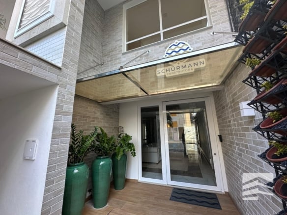 Apartamento à venda em Mariscal, Bombinhas a 180 metros da praia - Rocccoimob Imobiliária em Bombinhas