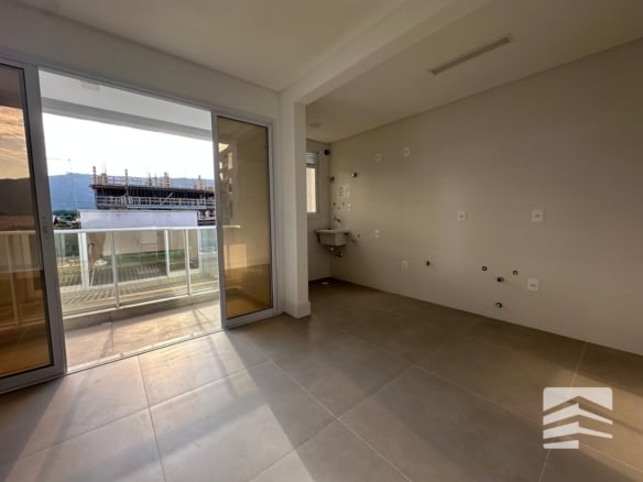 Apartamento à venda em Mariscal, Bombinhas a 180 metros da praia - Rocccoimob Imobiliária em Bombinhas