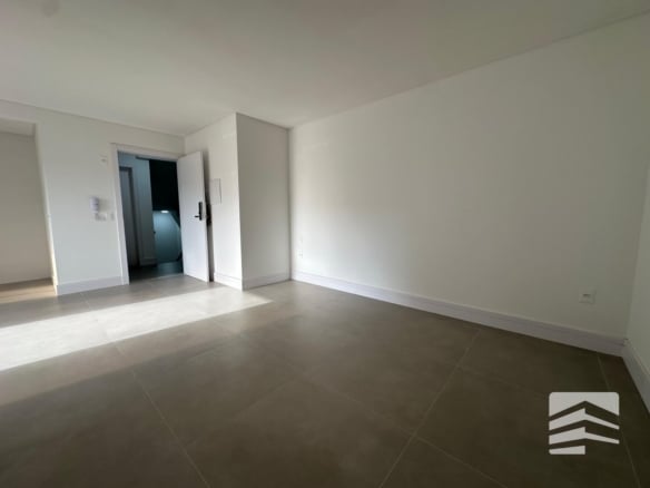 Apartamento à venda em Mariscal, Bombinhas a 180 metros da praia - Rocccoimob Imobiliária em Bombinhas