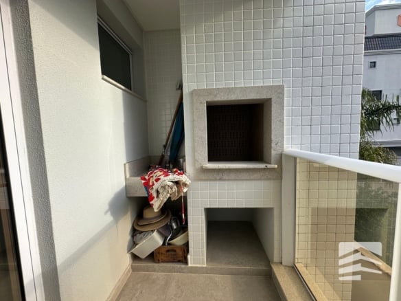 Apartamento à venda em Mariscal, Bombinhas a 180 metros da praia - Rocccoimob Imobiliária em Bombinhas