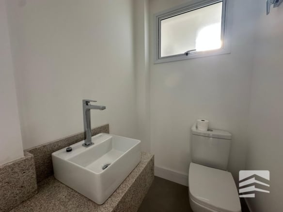 Apartamento à venda em Mariscal, Bombinhas a 180 metros da praia - Rocccoimob Imobiliária em Bombinhas