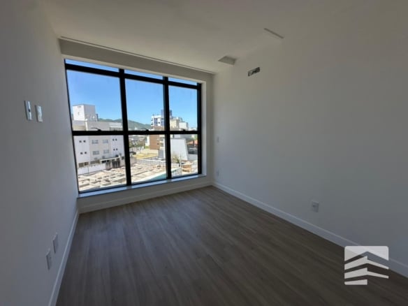 Apartamento com Vista para o Mar — 100 metros da Praia de Mariscal - Rocccoimob Imobiliária em Bombinhas
